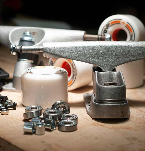 Carver クルーザー用c7トラック & Roundhouseホイール新品 Pro Carver C7 Surfskate Kit [Free UK Shipping]